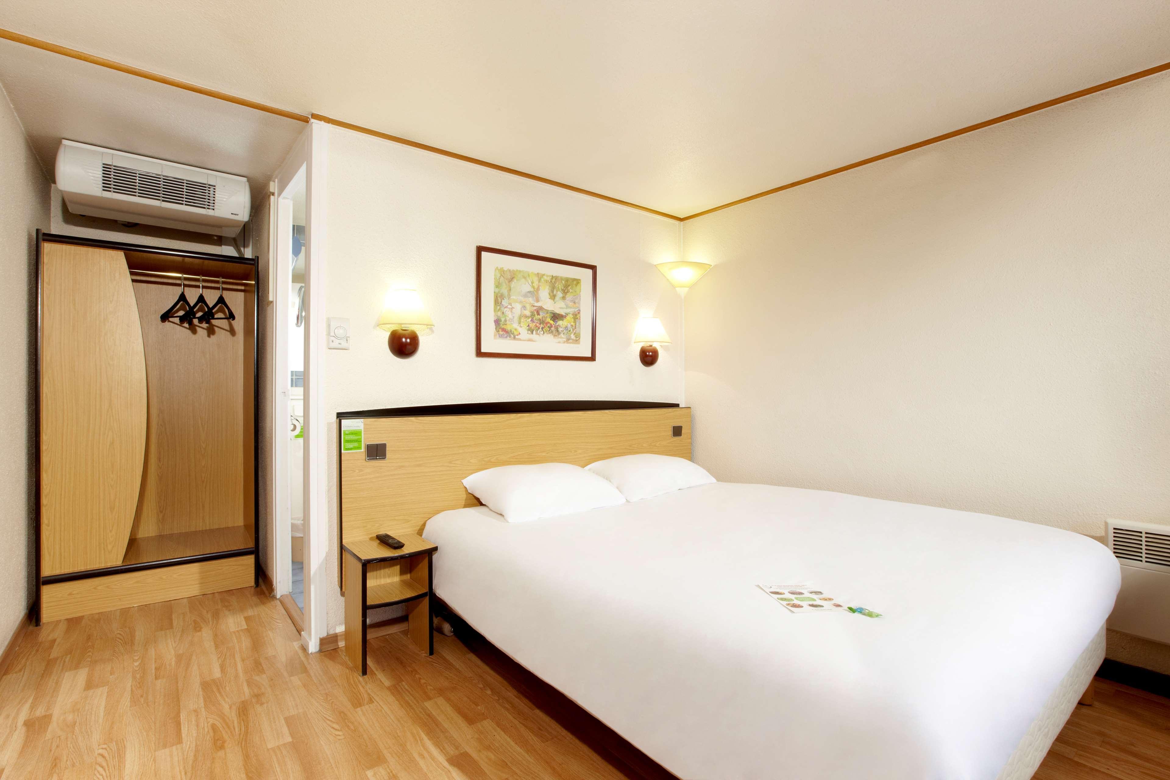แคมปานิล เซนต์ นาแซร์ ทริจแนก Hotel ทรินญาค ภายนอก รูปภาพ