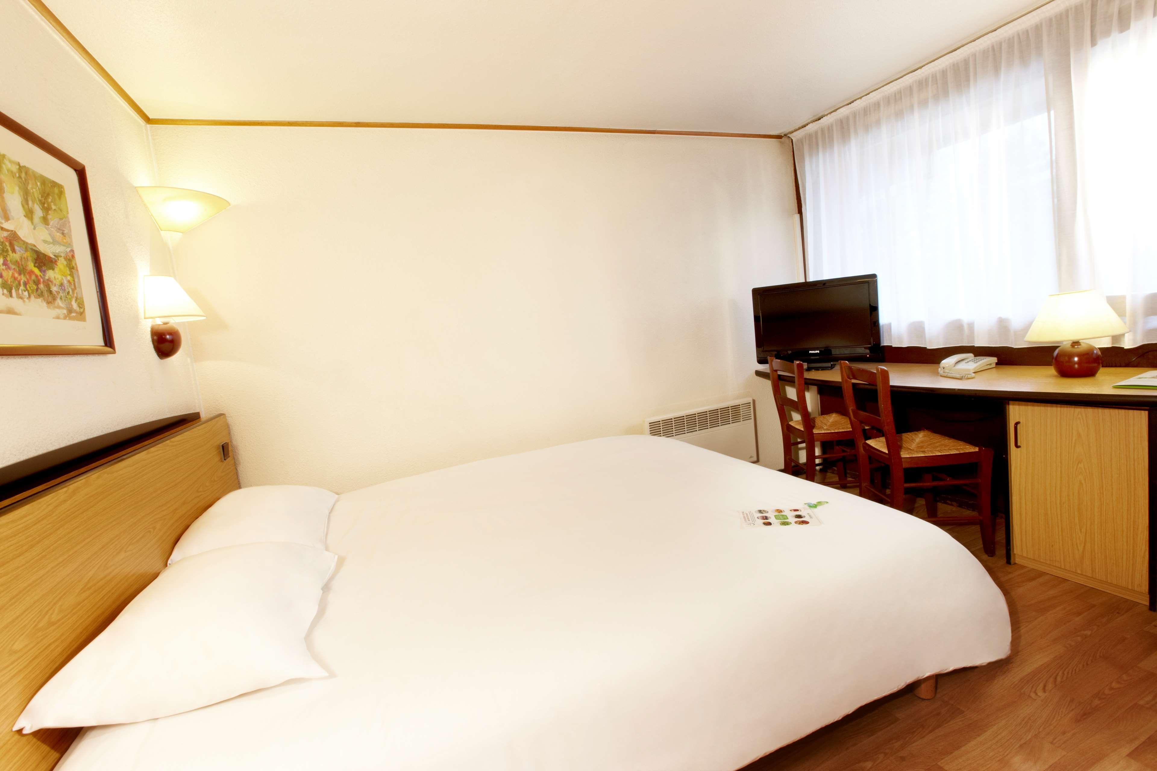 แคมปานิล เซนต์ นาแซร์ ทริจแนก Hotel ทรินญาค ภายนอก รูปภาพ