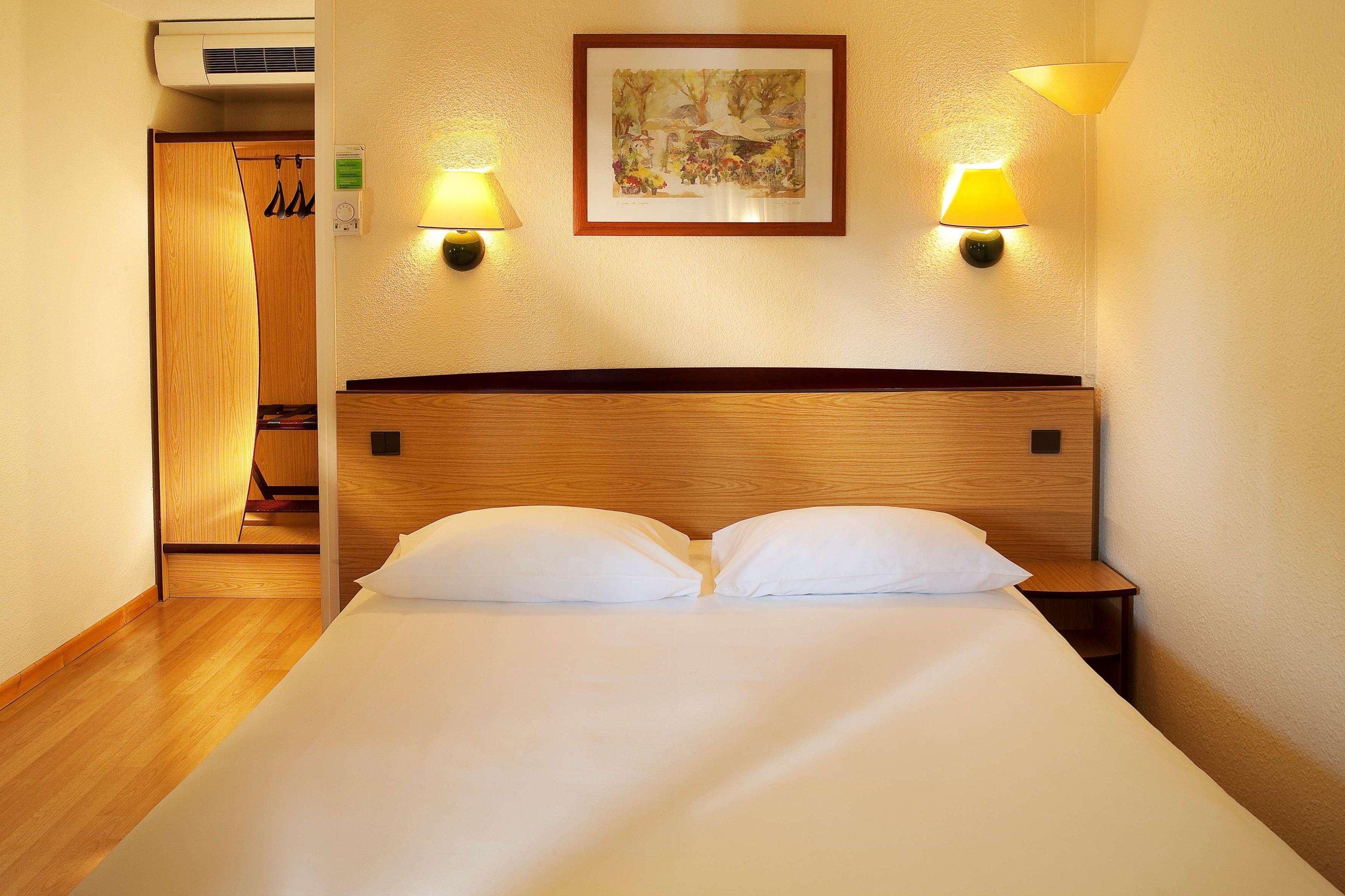 แคมปานิล เซนต์ นาแซร์ ทริจแนก Hotel ทรินญาค ภายนอก รูปภาพ