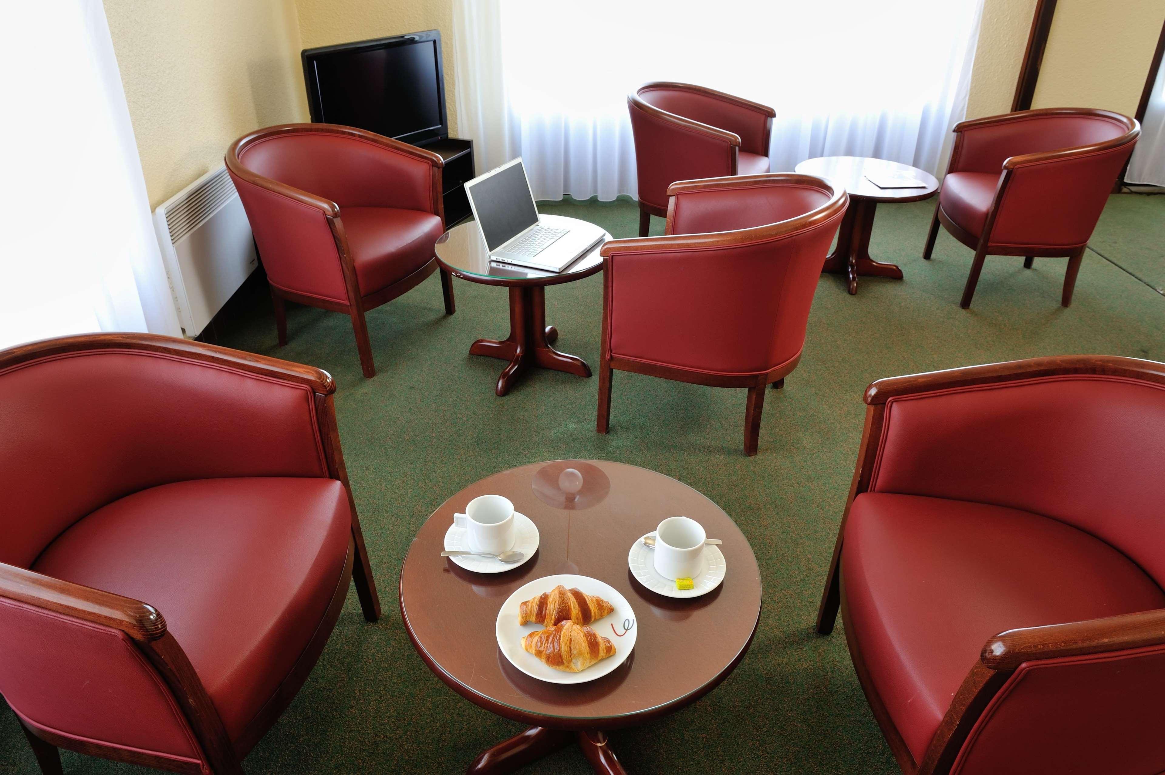 แคมปานิล เซนต์ นาแซร์ ทริจแนก Hotel ทรินญาค ภายนอก รูปภาพ