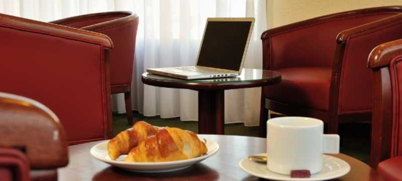 แคมปานิล เซนต์ นาแซร์ ทริจแนก Hotel ทรินญาค ภายนอก รูปภาพ