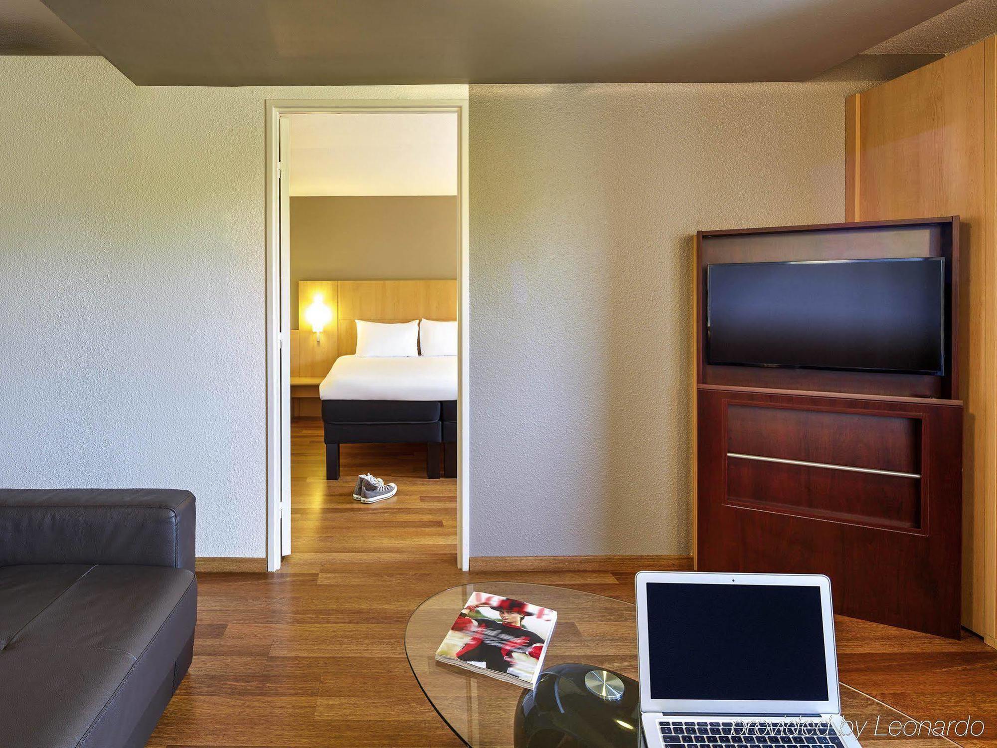 แคมปานิล เซนต์ นาแซร์ ทริจแนก Hotel ทรินญาค ภายนอก รูปภาพ