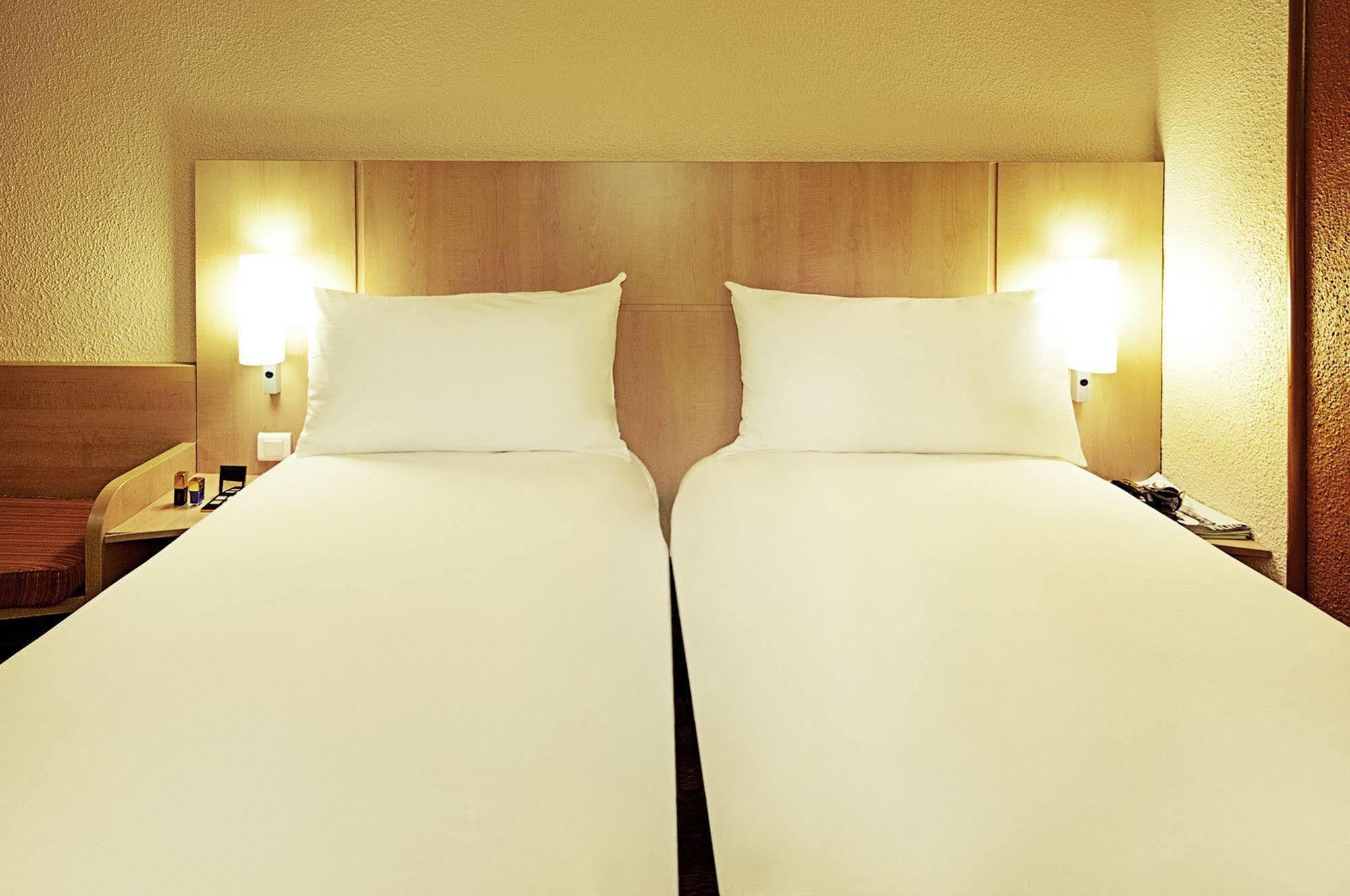 แคมปานิล เซนต์ นาแซร์ ทริจแนก Hotel ทรินญาค ภายนอก รูปภาพ